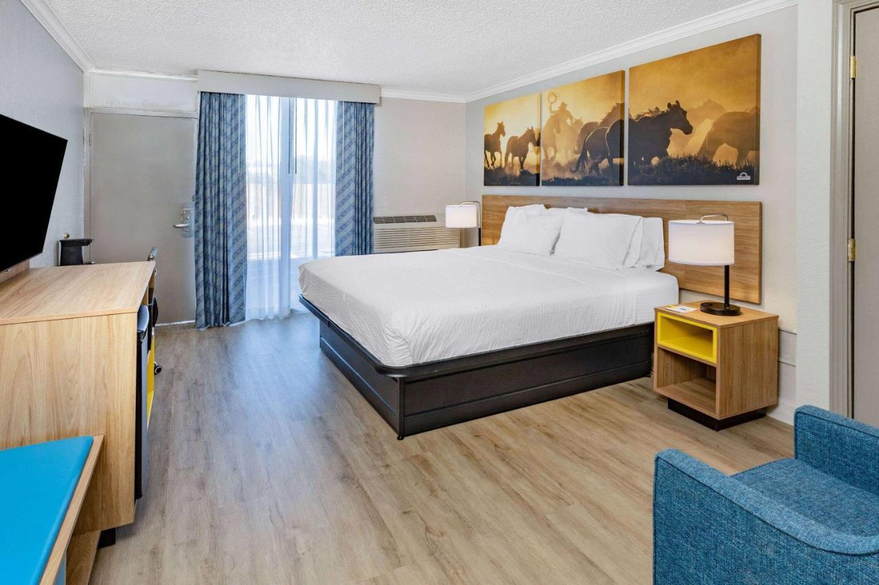 Days Inn By Wyndham Del Rio Zewnętrze zdjęcie